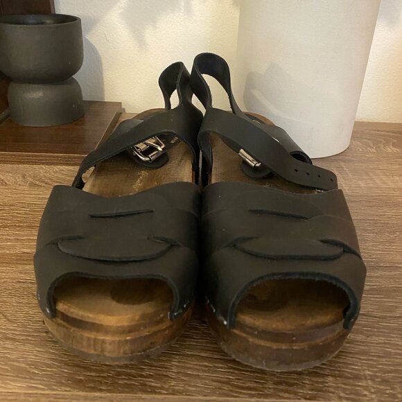 Lotta From Stockholm Low Peep Toe Black Clogs on Brown Base USA 8.5, EUR 39 - Picture 2 of 3